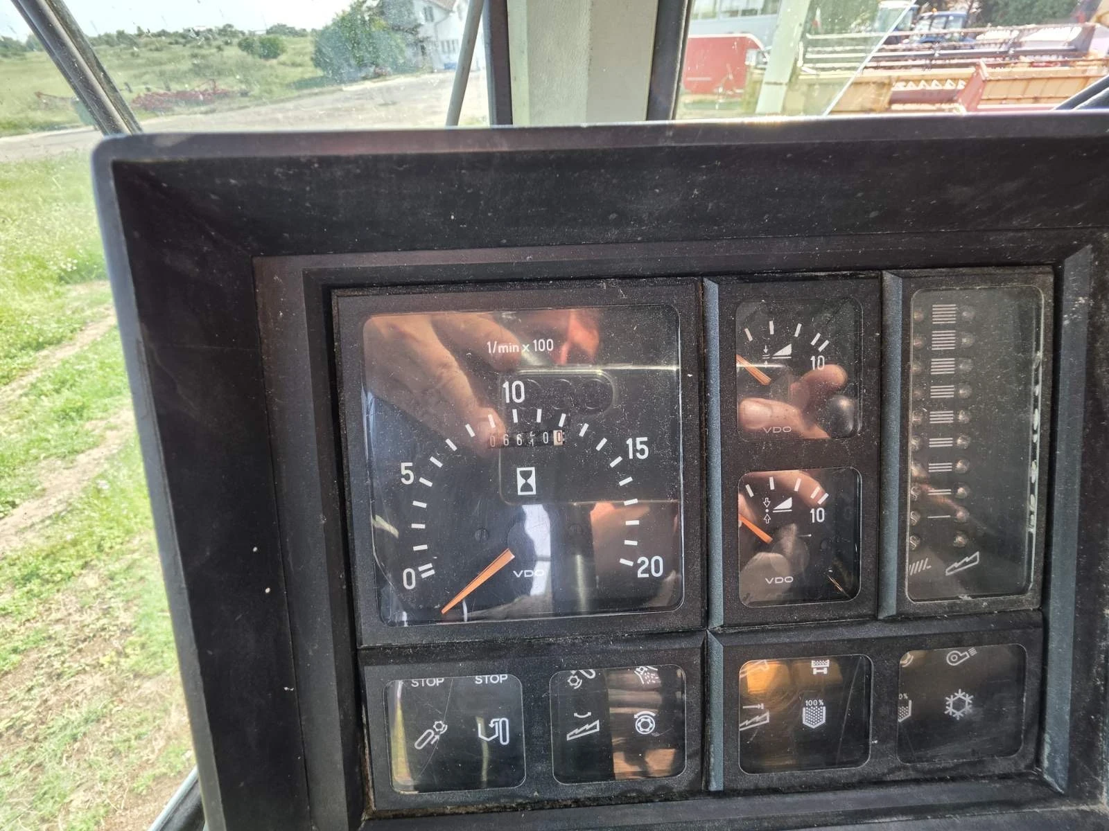 Комбайн Claas Mega, снимка 5 - Селскостопанска техника - 54766679