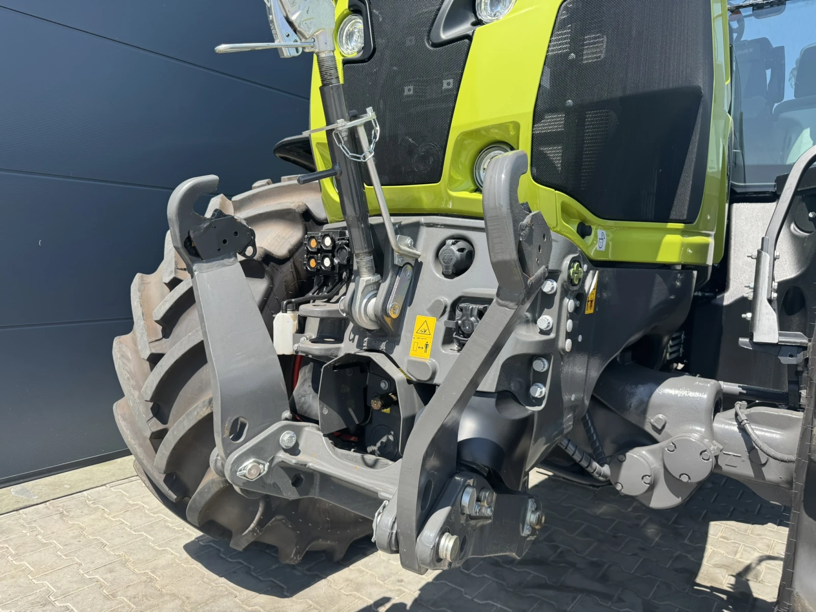 Трактор Claas CLAAS AXION 870 CMATIC CEBIS, снимка 8 - Селскостопанска техника - 55653708