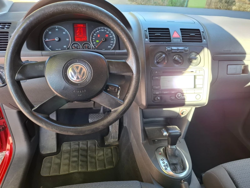 VW Touran, снимка 7 - Автомобили и джипове - 47603318