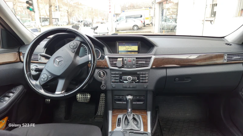 Mercedes-Benz E 220, снимка 8 - Автомобили и джипове - 48812417