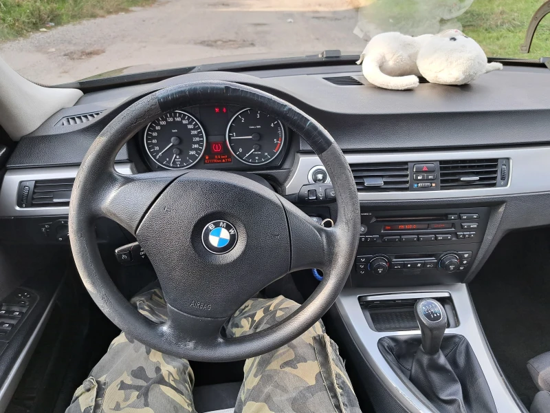 BMW 320, снимка 10 - Автомобили и джипове - 48961527