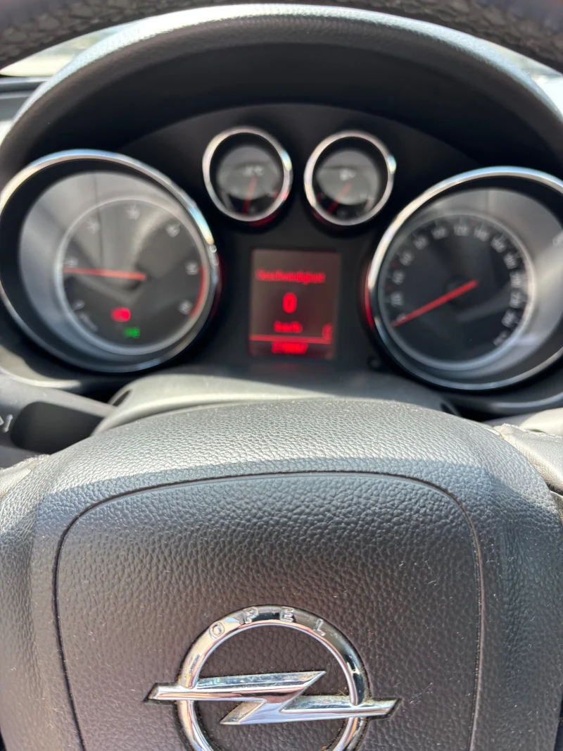 Opel Insignia, снимка 6 - Автомобили и джипове - 52638319