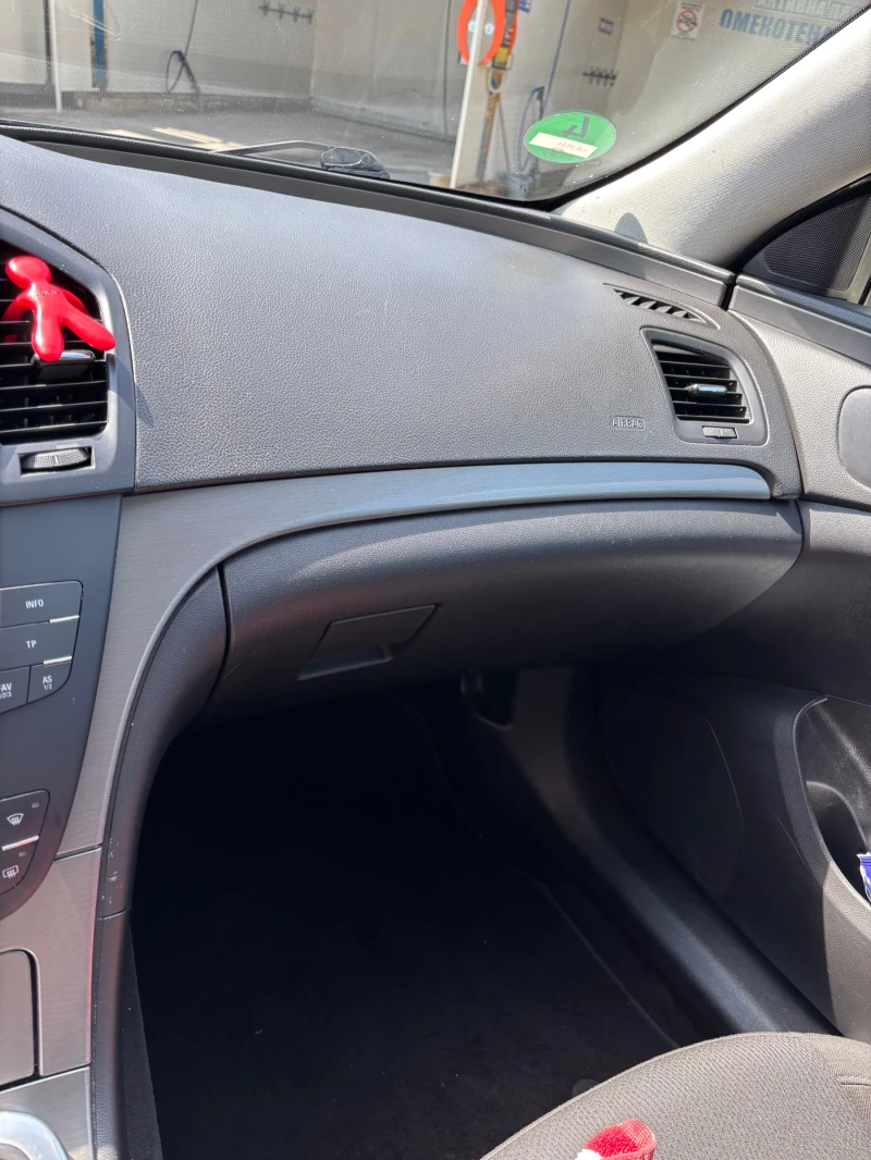 Opel Insignia, снимка 8 - Автомобили и джипове - 52638319