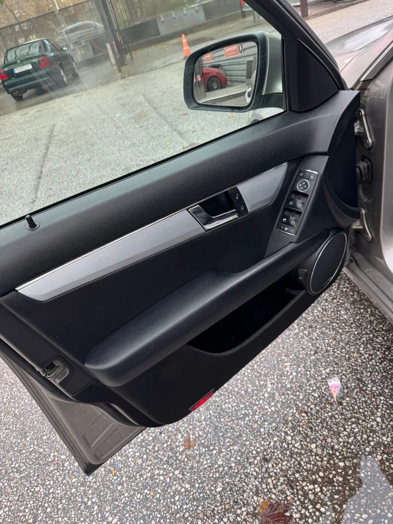 Mercedes-Benz C 220 w204 646, снимка 9 - Автомобили и джипове - 52351854