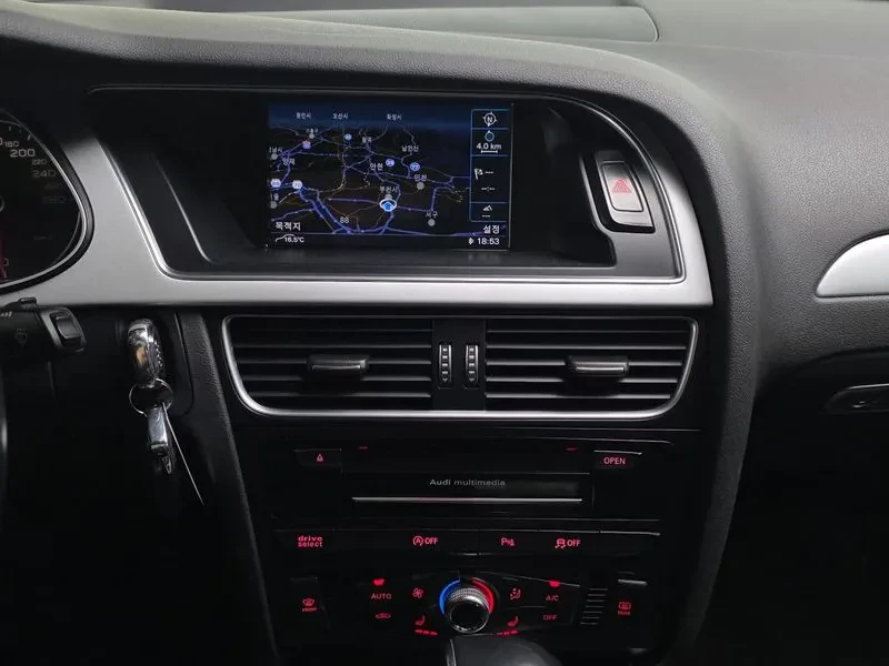 Audi A4 2.0 TDI, снимка 14 - Автомобили и джипове - 55009822