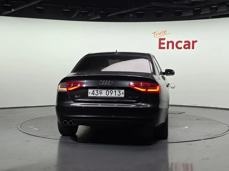Audi A4 2.0 TDI, снимка 4 - Автомобили и джипове - 55009822