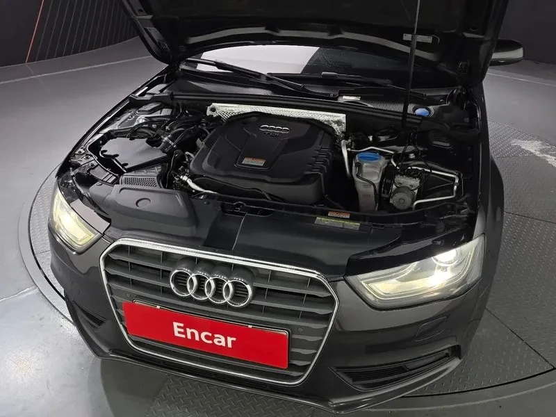 Audi A4 2.0 TDI, снимка 6 - Автомобили и джипове - 55009822