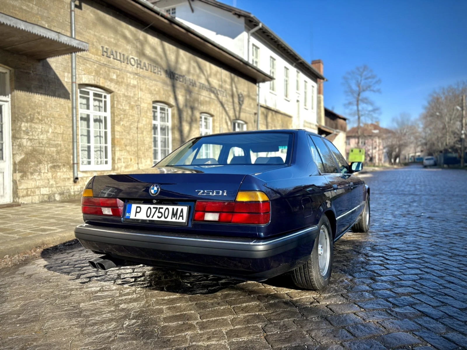 BMW 750  - изображение 5