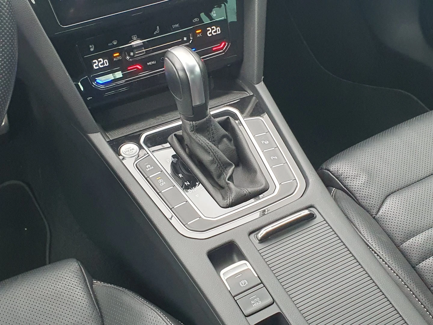 VW Passat 2.0TDI SCR 4MOT DSG | Mobile.bg   15