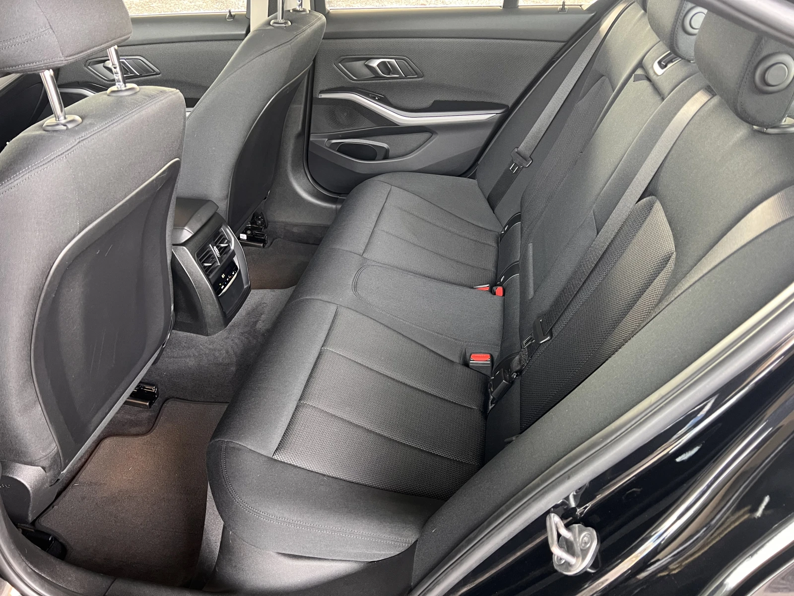 BMW 320 Advantage/Xdrive/2.0d/190k.c./8AT - изображение 10