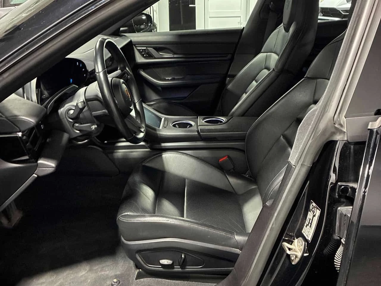 Porsche Taycan * 4S * CARFAX * BOSE* KEYLESS - изображение 6