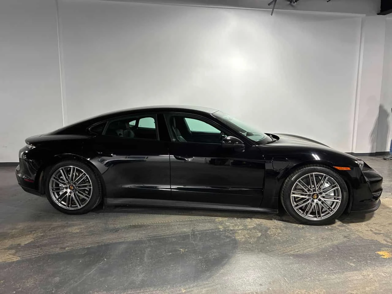 Porsche Taycan * 4S * CARFAX * BOSE* KEYLESS - изображение 5