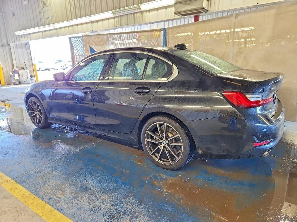 BMW 330 2.0L 4 ALL WHEEL DRIVE, снимка 2 - Автомобили и джипове - 54147913