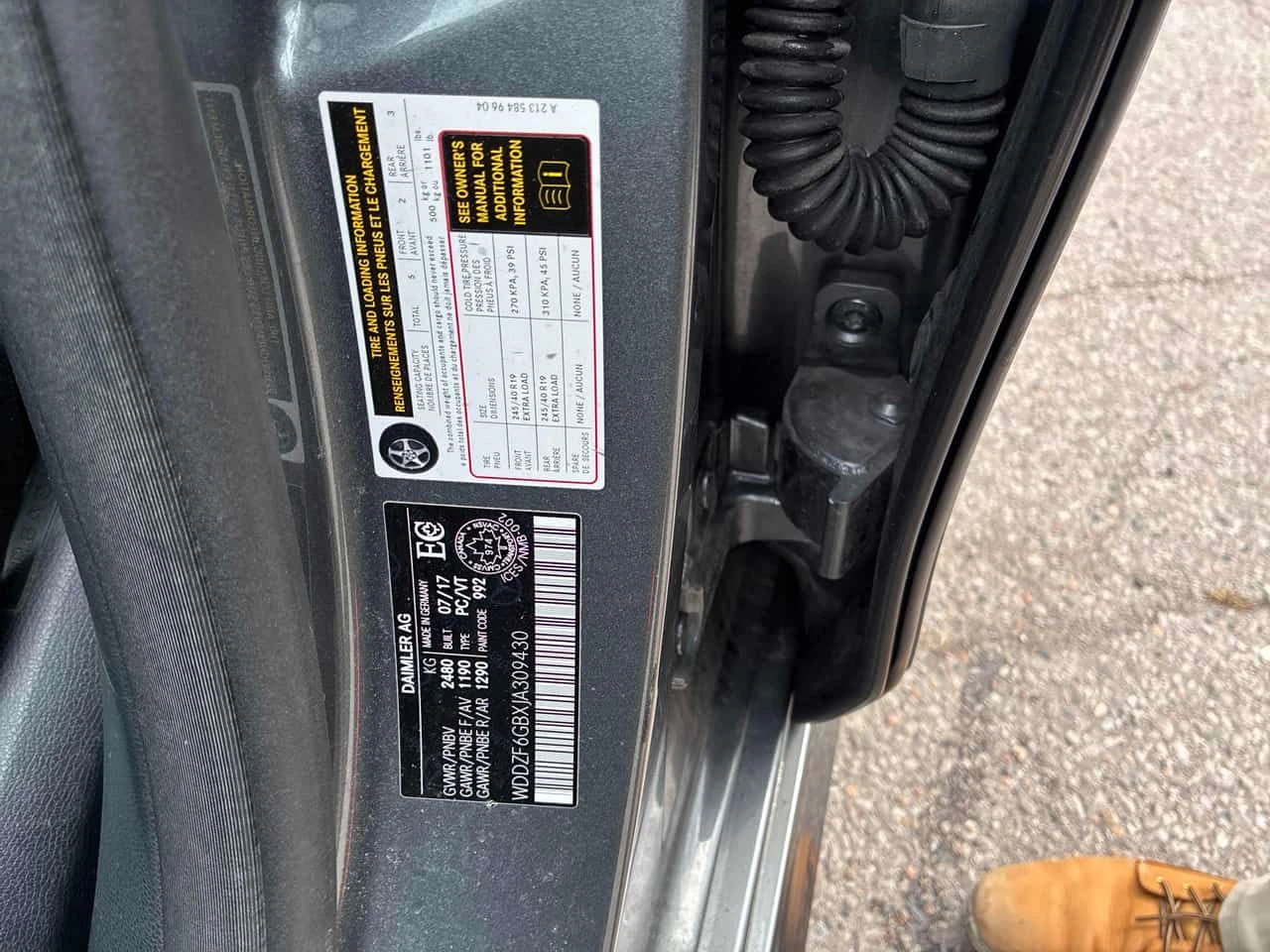 Mercedes-Benz E 400 * BURMASTER* ДИСТРОНИК* 360 КАМЕРА* ОБДУХВАНЕ* ПАН, снимка 13 - Автомобили и джипове - 54152054