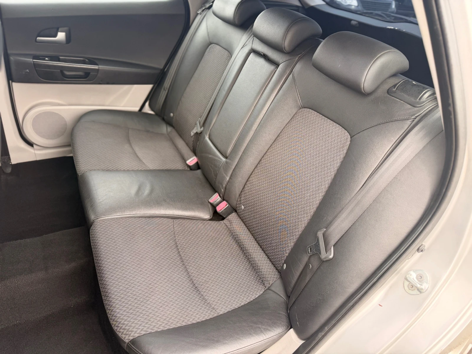 Kia Ceed 1.6 115kc, снимка 10 - Автомобили и джипове - 54257276