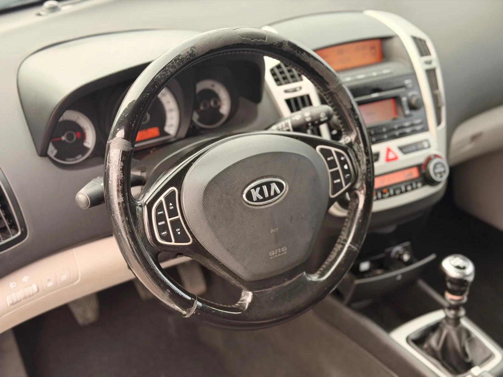 Kia Ceed 1.6 115kc, снимка 14 - Автомобили и джипове - 54257276