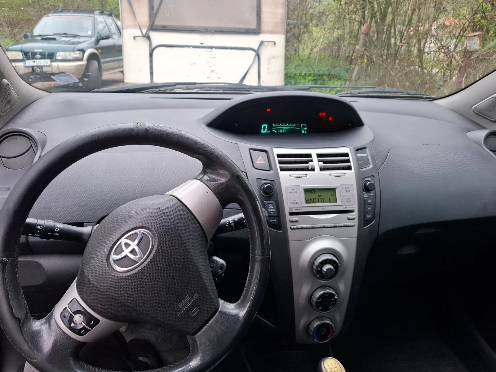 Toyota Yaris 1.3, снимка 7 - Автомобили и джипове - 54279825