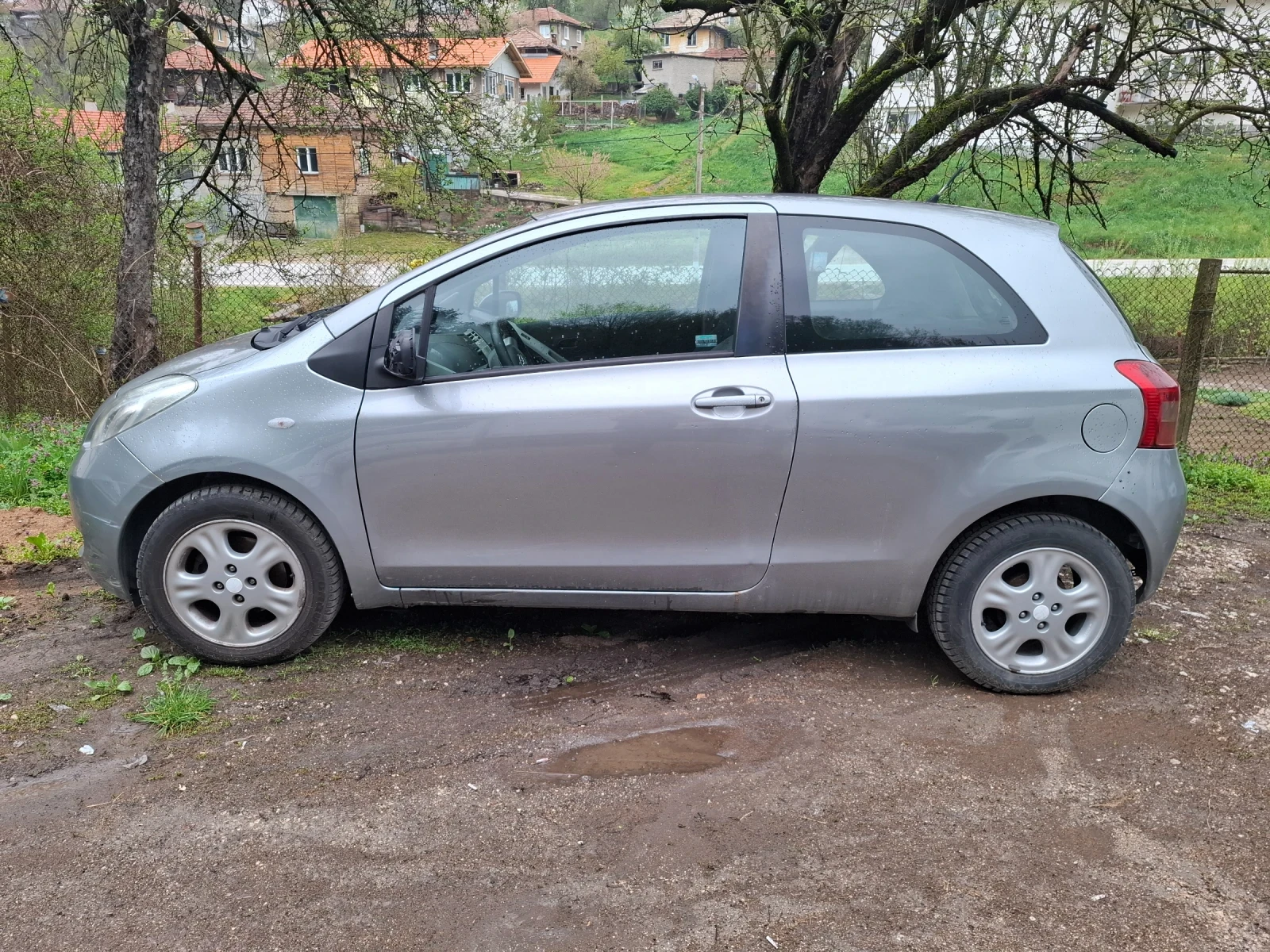 Toyota Yaris 1.3, снимка 9 - Автомобили и джипове - 54279825