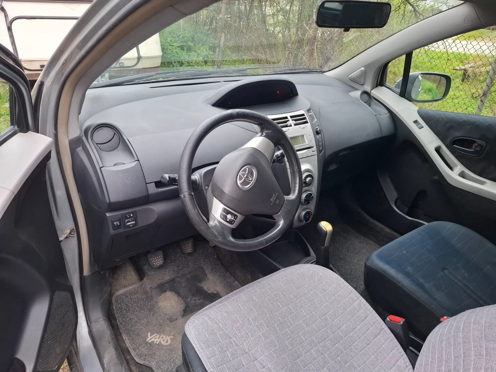 Toyota Yaris 1.3, снимка 6 - Автомобили и джипове - 54279825