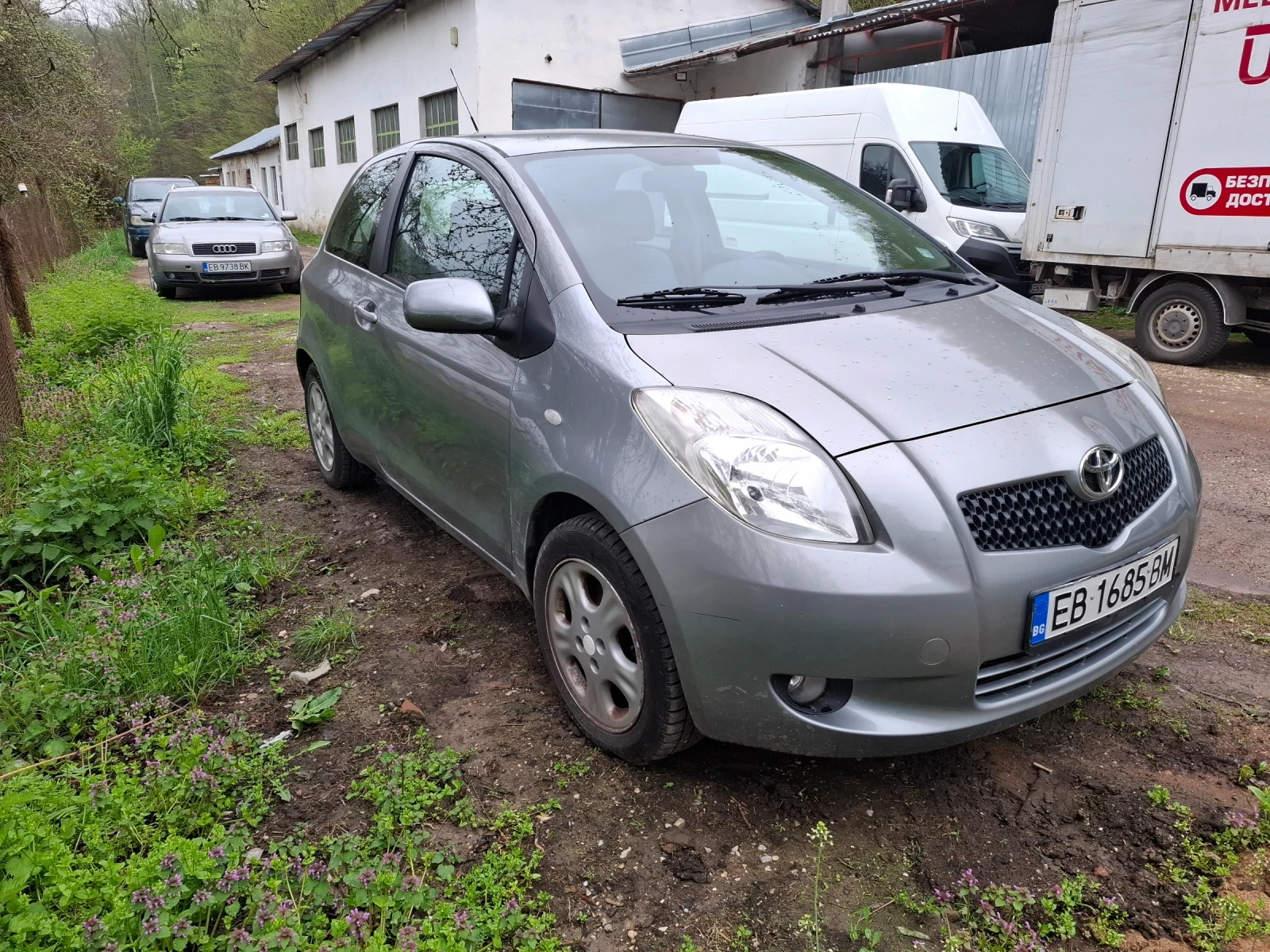 Toyota Yaris 1.3, снимка 2 - Автомобили и джипове - 54279825