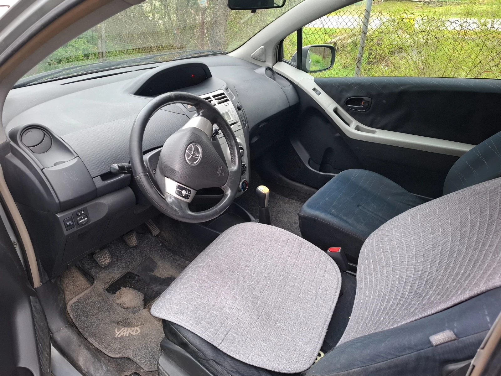 Toyota Yaris 1.3, снимка 8 - Автомобили и джипове - 54279825