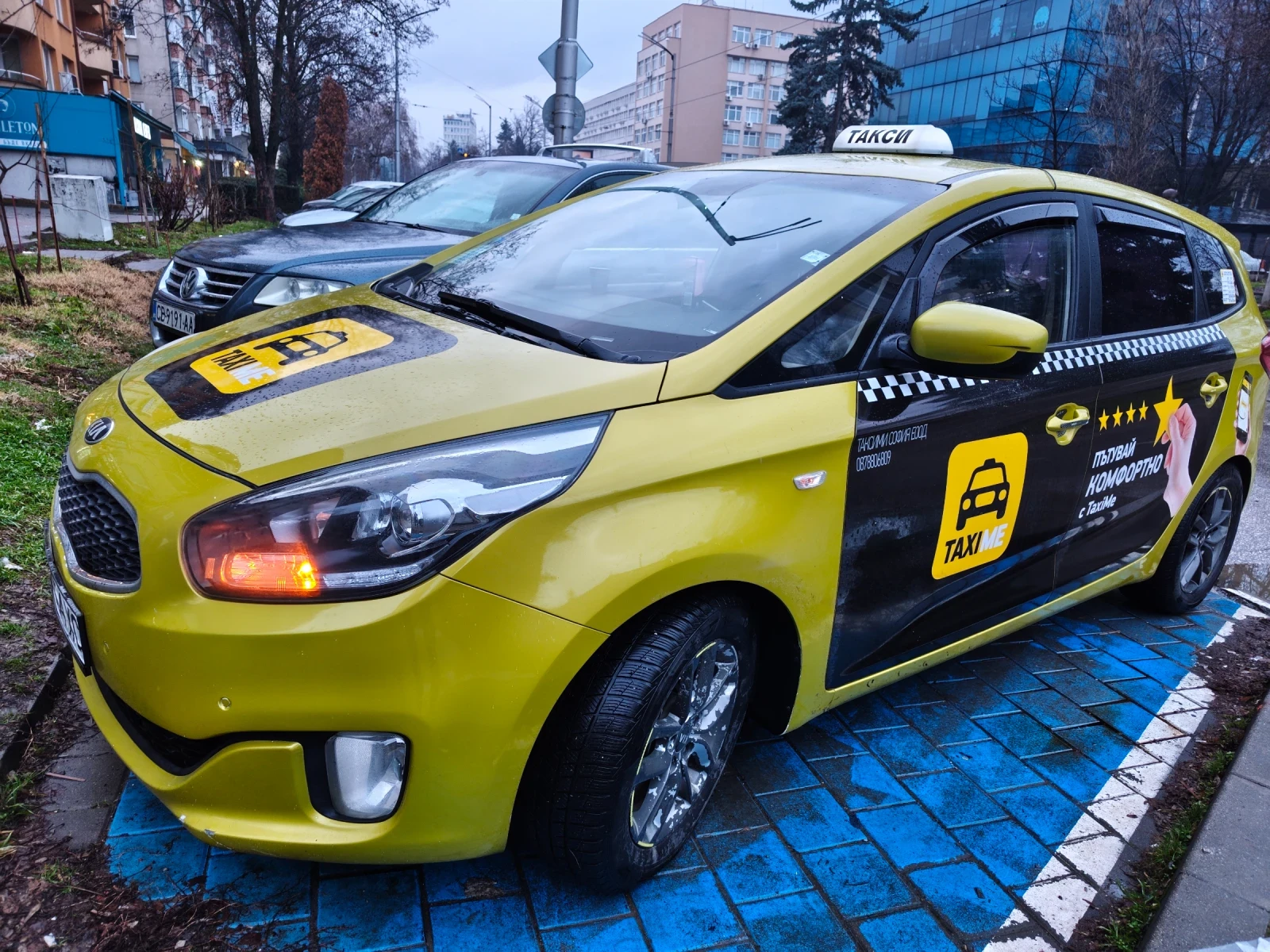 Kia Carens, снимка 3 - Автомобили и джипове - 54326491