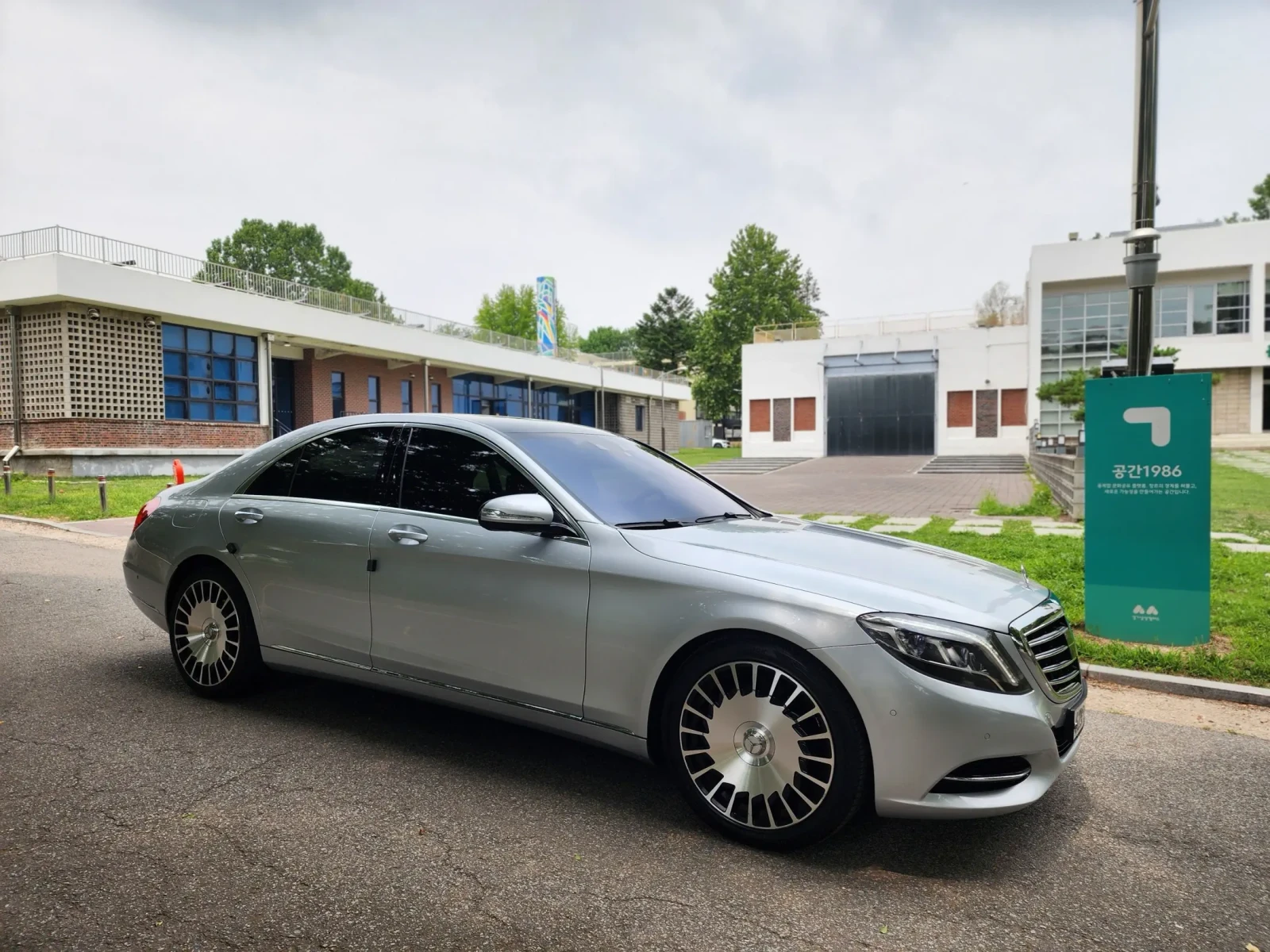 Mercedes-Benz S 350 BLUETEC| ТЕЛЕВИЗОРИ| ПОДГРЕВИ & ОБДУХВАНЕ| КАМЕРИ|, снимка 3 - Автомобили и джипове - 55324506