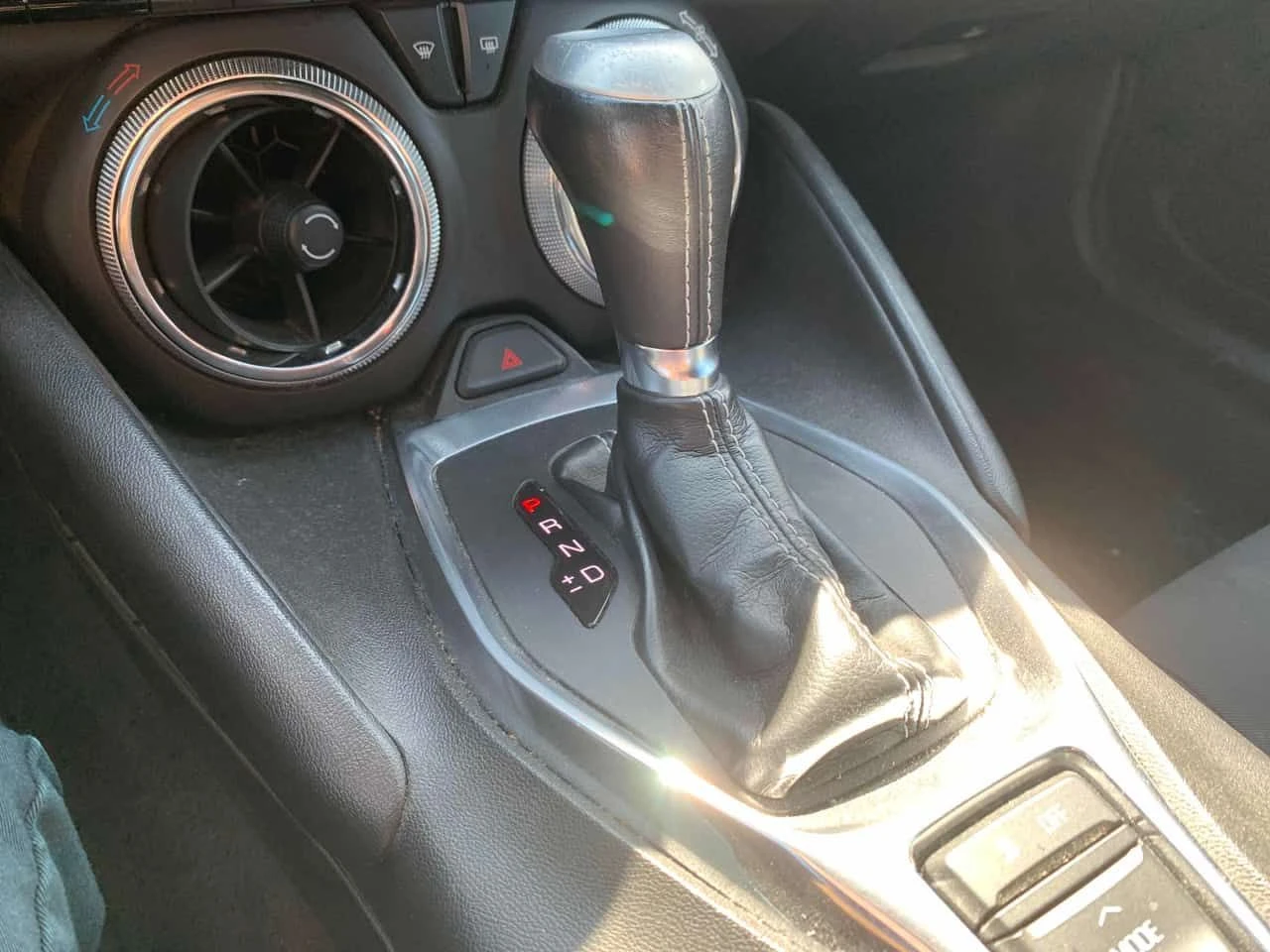 Chevrolet Camaro 1LT | CARFAX | ����������  | Mobile.bg � ����������� 10