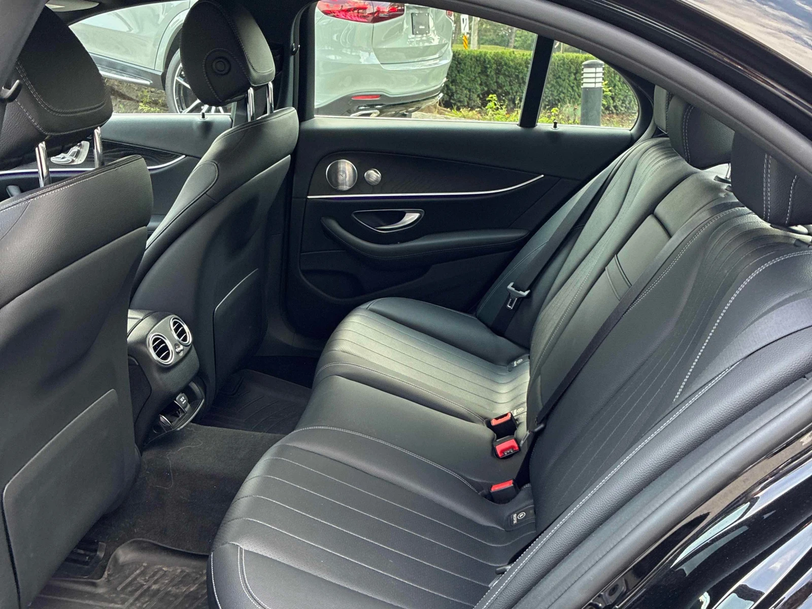 Mercedes-Benz E 300 * CARFAX * ОПЦИЯ ЗА ФИНАНСИРАНЕ , снимка 11 - Автомобили и джипове - 55979947
