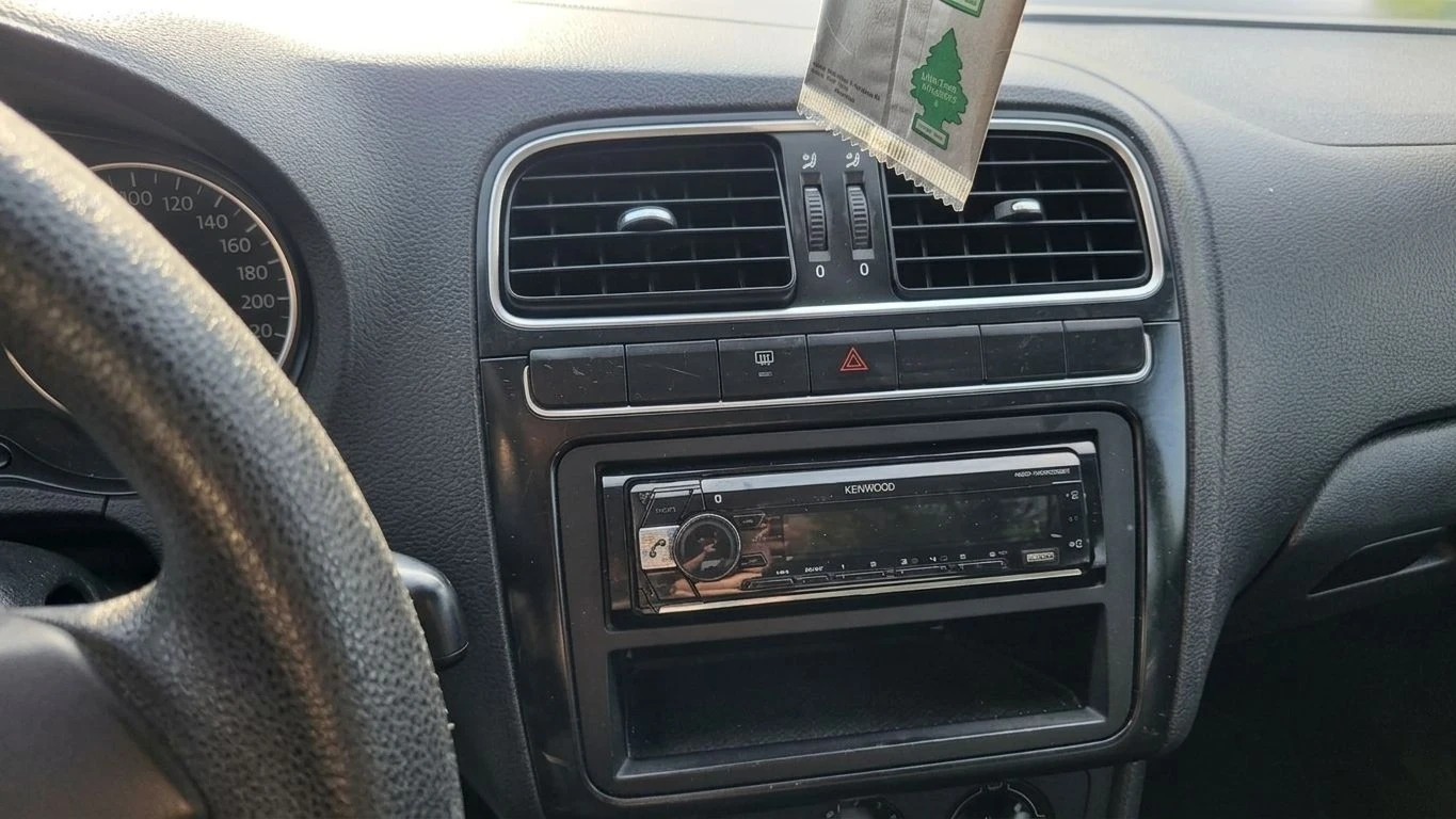 VW Polo 1.4, снимка 9 - Автомобили и джипове - 56131709