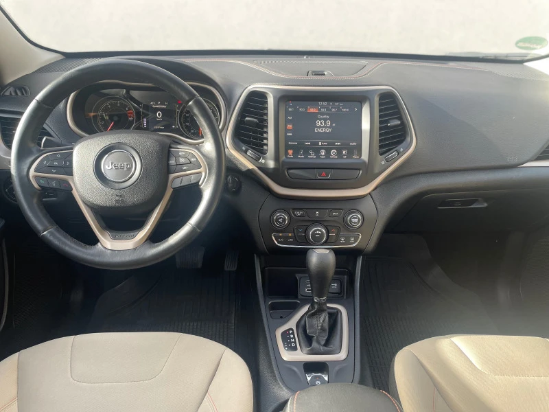 Jeep Cherokee 2.4 Бензин Газ, снимка 7 - Автомобили и джипове - 46162644