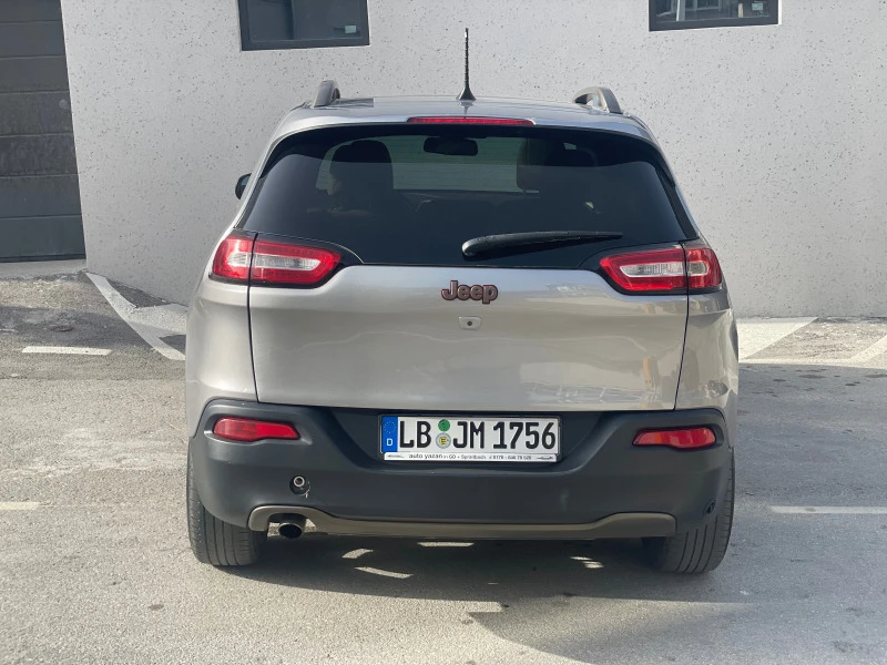 Jeep Cherokee 2.4 Бензин Газ, снимка 4 - Автомобили и джипове - 46162644