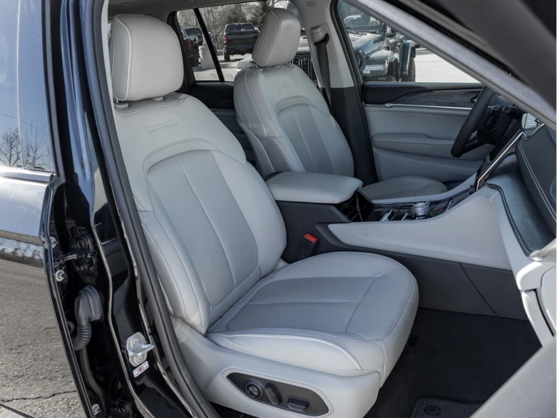 Jeep Grand cherokee 5.7 HEMI * * CARFAX * * АВТО КРЕДИТ * * , снимка 13 - Автомобили и джипове - 53137085