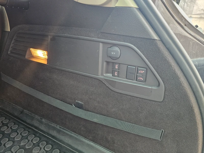 VW Touareg, снимка 4 - Автомобили и джипове - 53283659