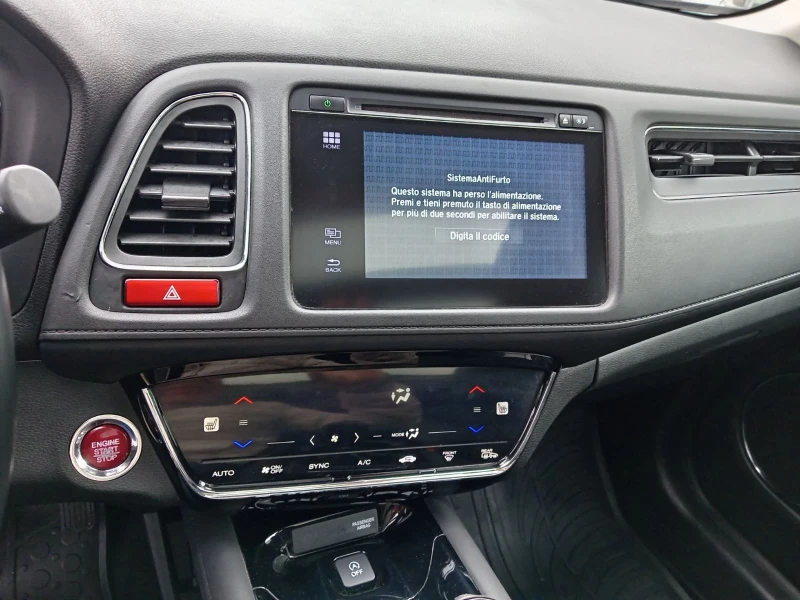 Honda Hr-v 1.6DTEC* LED* KOJA* PANORAMA* KEYLESS* , снимка 12 - Автомобили и джипове - 53453036