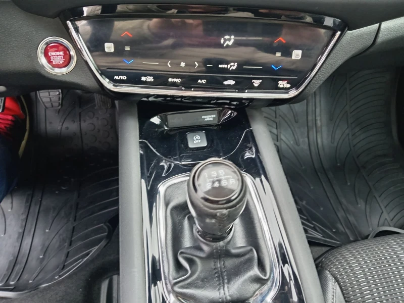 Honda Hr-v 1.6DTEC* LED* KOJA* PANORAMA* KEYLESS* , снимка 11 - Автомобили и джипове - 53453036