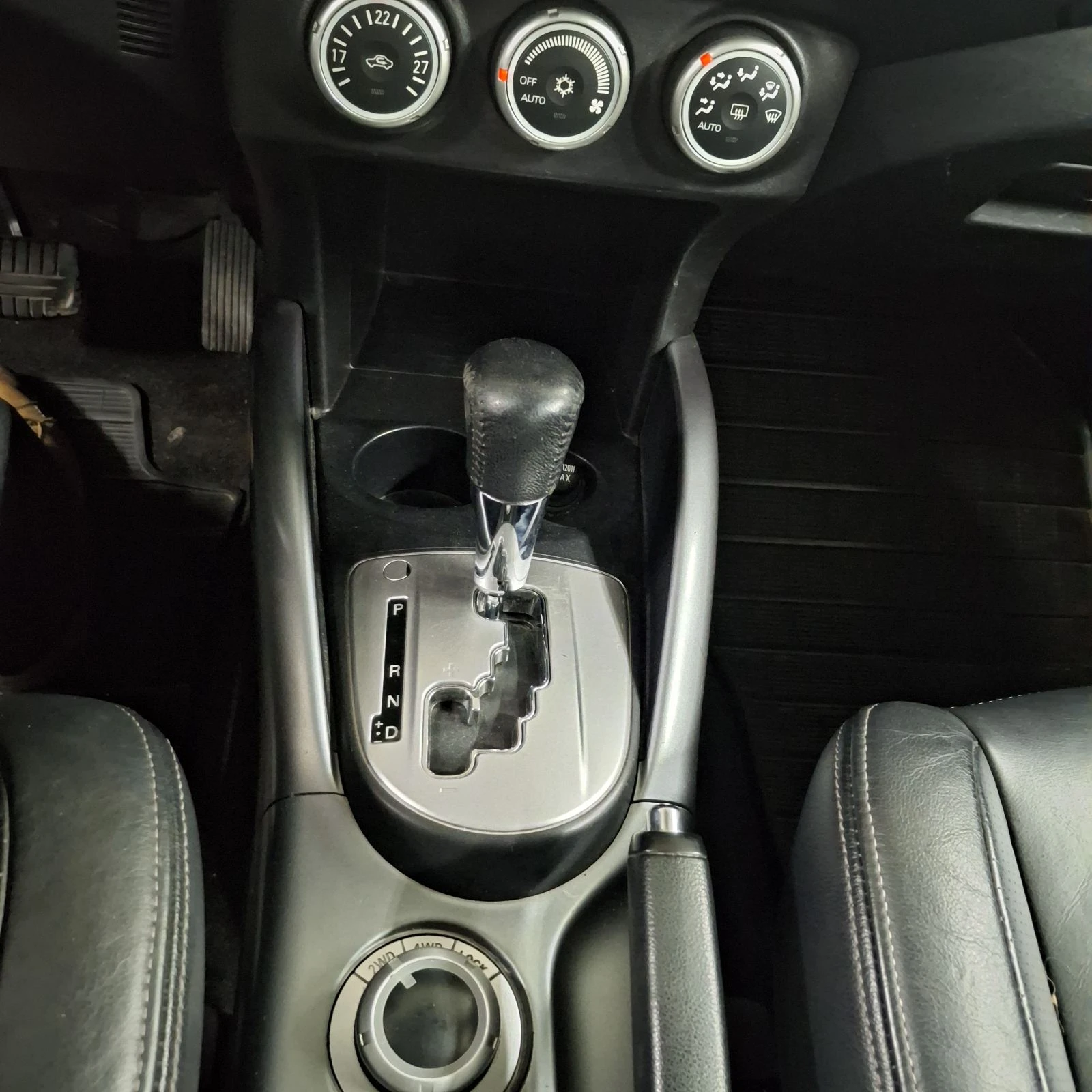 Mitsubishi Outlander, снимка 5 - Автомобили и джипове - 54364533