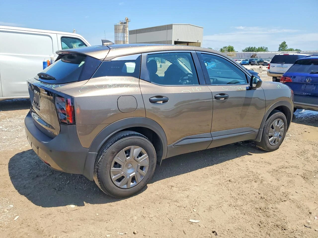 Други Друг 2.0l Nissan Kicks S, снимка 3 - Автомобили и джипове - 56107912