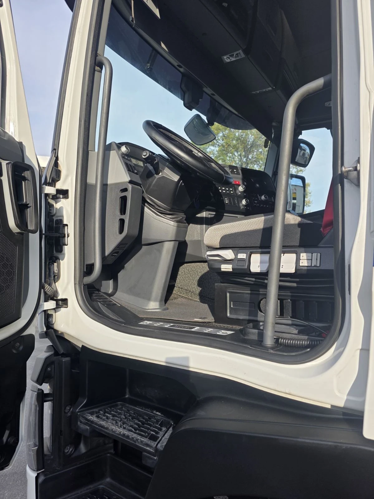 Renault T  - изображение 5