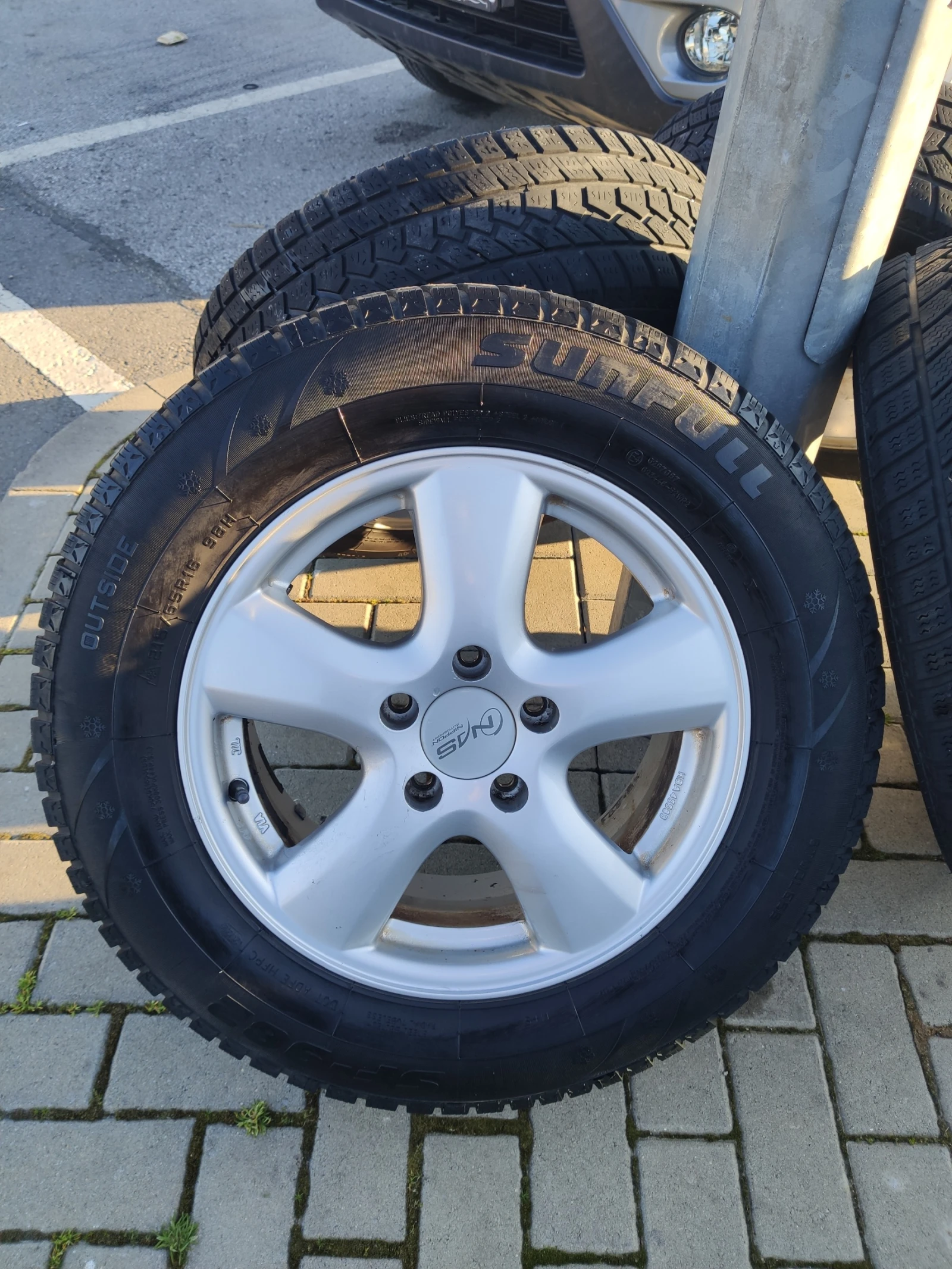 Гуми с джанти Други 215/65R16, снимка 4 - Гуми и джанти - 54008090