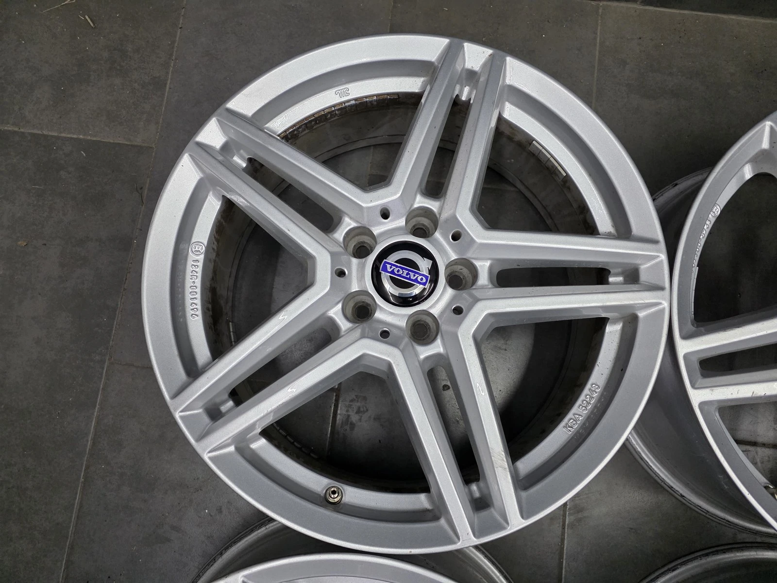 Джанти за Volvo, снимка 5 - Гуми и джанти - 56729850