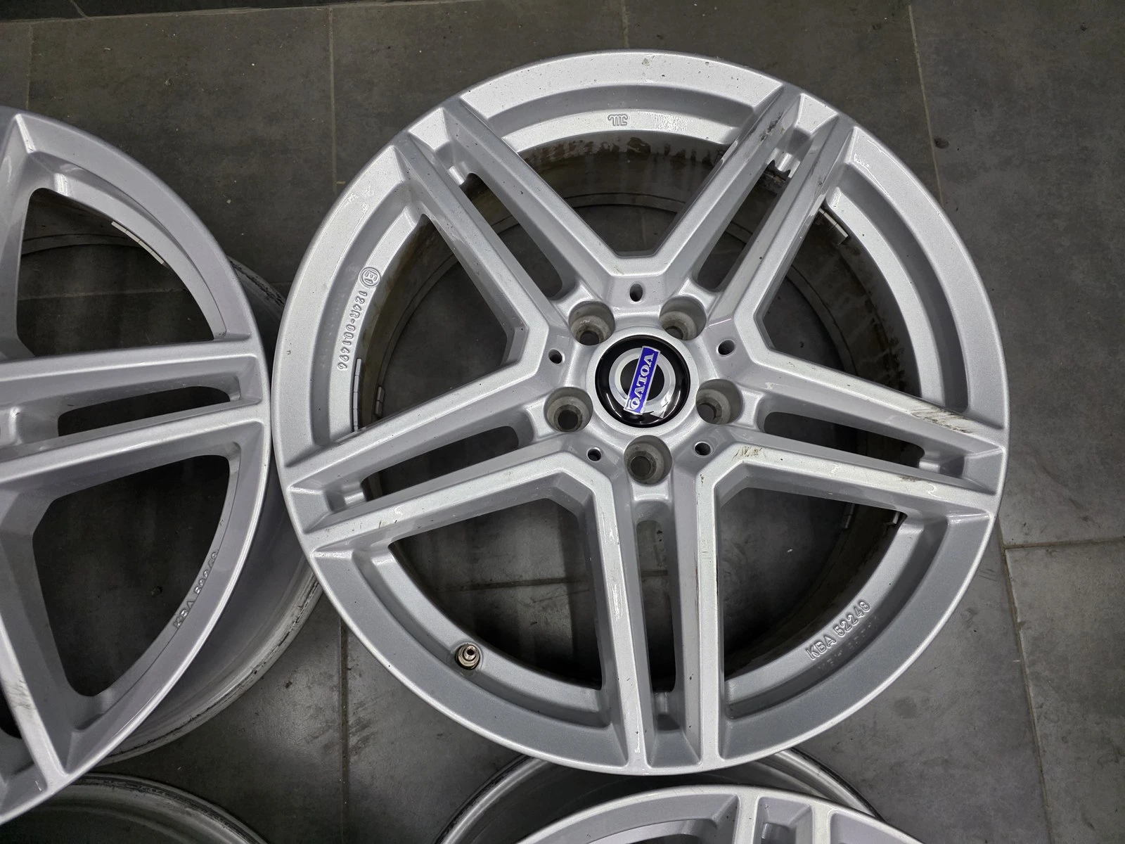 Джанти за Volvo, снимка 6 - Гуми и джанти - 56729850