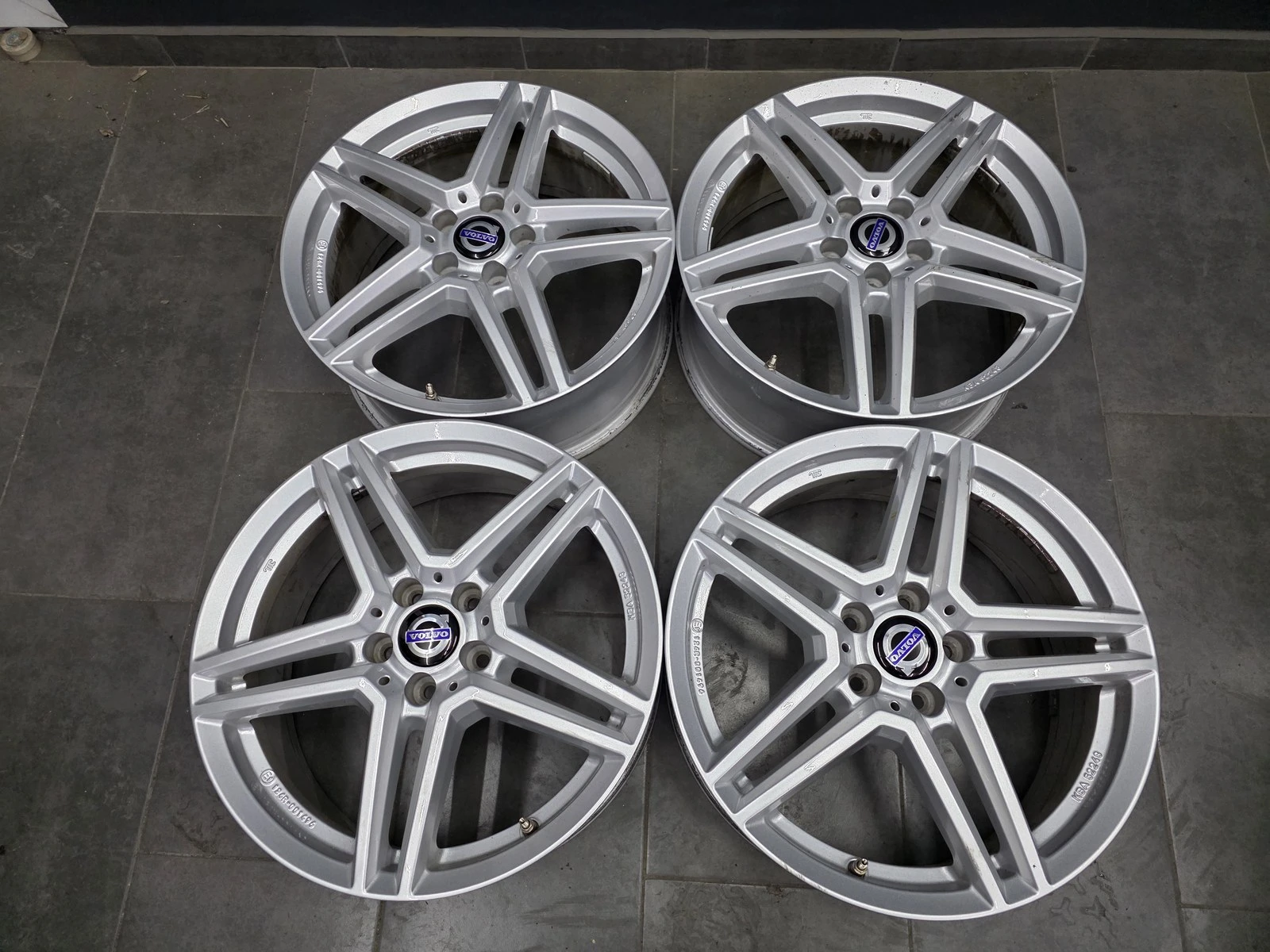 Джанти за Volvo, снимка 3 - Гуми и джанти - 56729850