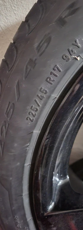 Гуми с джанти Pirelli 235/45R17, снимка 2 - Гуми и джанти - 46916960