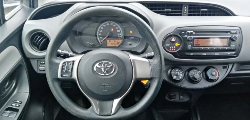 Toyota Yaris 1.33 VVT-i, снимка 11 - Автомобили и джипове - 47229523