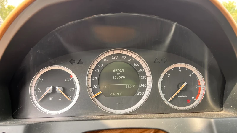 Mercedes-Benz C 320, снимка 9 - Автомобили и джипове - 47720005