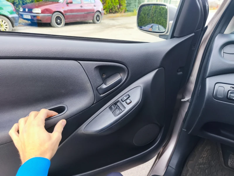 Toyota Yaris 1.4 D4D, снимка 11 - Автомобили и джипове - 52081828