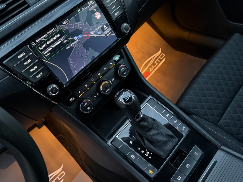 Skoda Superb 2.0TDI* 4X4* 190KC* , снимка 11 - Автомобили и джипове - 52804271