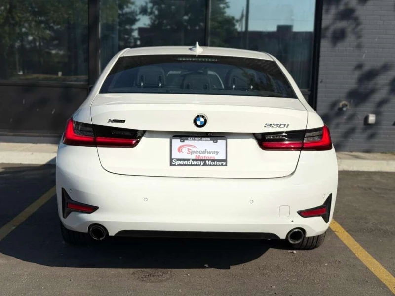 BMW 330  xDrive Premium Package/ LEATHER/ ALLOYS/ APP CONN, снимка 2 - Автомобили и джипове - 53338812