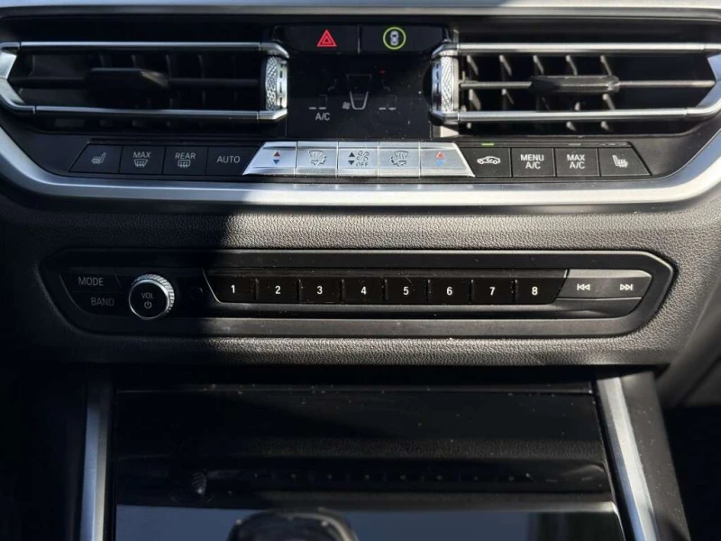 BMW 330  xDrive Premium Package/ LEATHER/ ALLOYS/ APP CONN, снимка 10 - Автомобили и джипове - 53338812